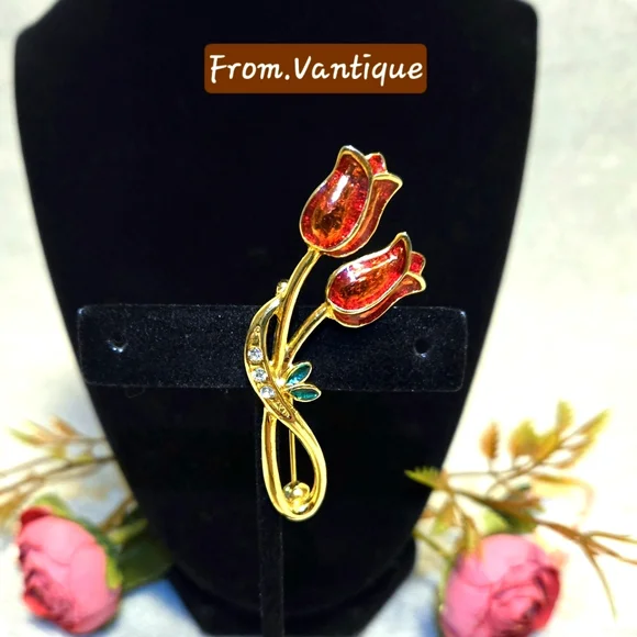 🌹 Vintage 2 Red Roses w/ Rhinestone Crystal Gold Brooch / Pin 🧷 - Picture 2 of 4